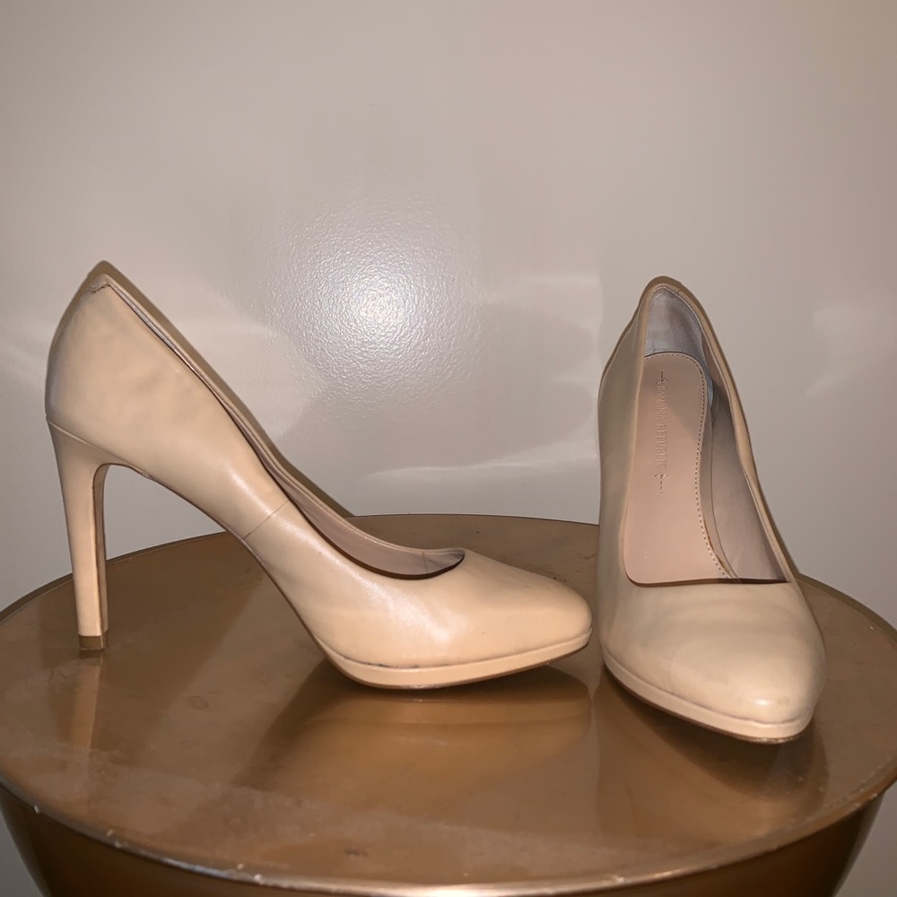 Nude Banana Republic Pumps